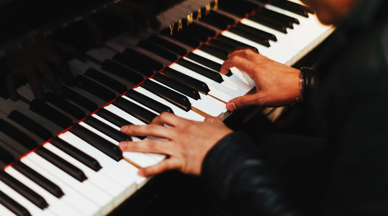 Housse Anti-poussière pour Piano, Housse de Piano Droit Housse de Piano  Moderne Anti-poussière pour Piano Droit Standard : : Instruments  de musique et Sono